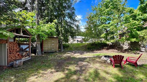 305 8Th Avenue, Nakusp, BC - Outdoor