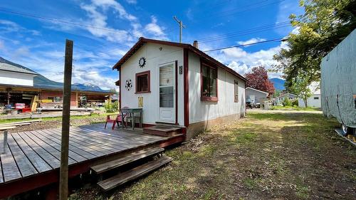 305 8Th Avenue, Nakusp, BC - Outdoor With Deck Patio Veranda