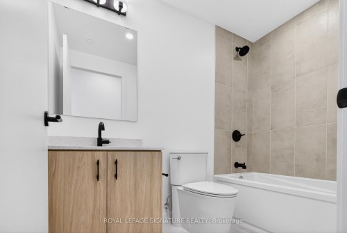 C1207-4878 Powers Common, Burlington, ON - Indoor Photo Showing Bathroom