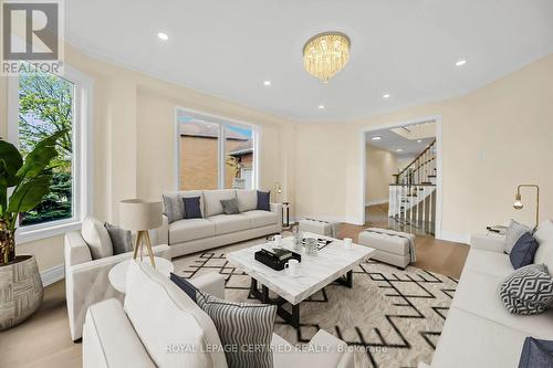 5016 Natkarni Crescent, Mississauga, ON - Indoor Photo Showing Living Room