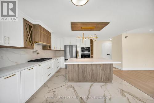 5016 Natkarni Crescent, Mississauga, ON - Indoor Photo Showing Kitchen With Upgraded Kitchen