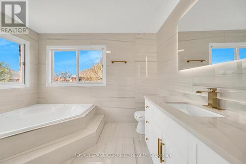 5016 Natkarni Crescent, Mississauga, ON - Indoor Photo Showing Bathroom