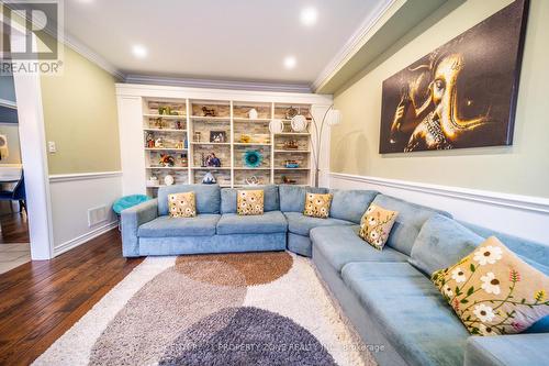 62 Impulse Circle, Brampton, ON - Indoor Photo Showing Living Room
