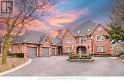 33 OATLANDS CRESCENT  Richmond Hill, ON L4C 9P1