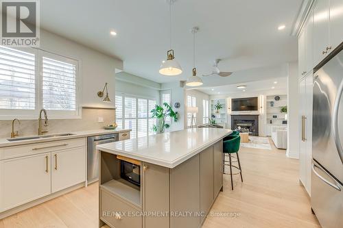 4267 Sarazen Drive, Burlington, ON - Indoor Photo Showing Kitchen With Upgraded Kitchen