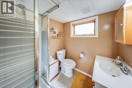 602 Schofield Highway, Warfield, BC - Indoor Photo Showing Bathroom