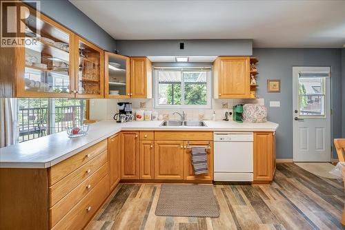 602 Schofield Highway, Warfield, BC - Indoor Photo Showing Kitchen With Double Sink