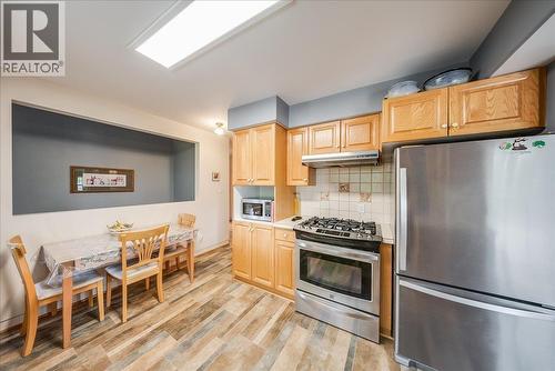 602 Schofield Highway, Warfield, BC - Indoor Photo Showing Kitchen