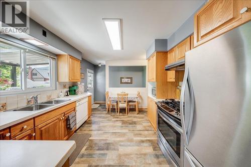 602 Schofield Highway, Warfield, BC - Indoor Photo Showing Kitchen With Double Sink