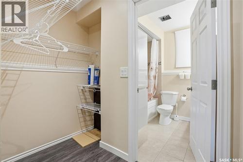 2305 Taylor Street E, Saskatoon, SK - Indoor Photo Showing Bathroom