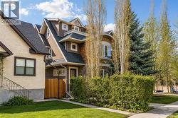 729 4 Street NW  Calgary, AB T2N 1P3