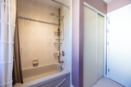 Salle de bains - 1 Crois. Raspberry, Beaconsfield, QC - Indoor Photo Showing Bathroom