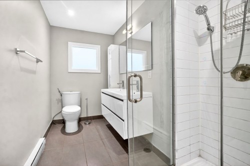 Master Bathroom - 4162 Av. Isabella, Montréal (Côte-Des-Neiges/Notre-Dame-De-Grâce), QC - Indoor Photo Showing Bathroom