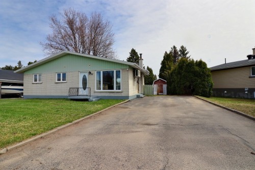 381 Rue des Champs-Élysées  Saguenay (Chicoutimi), QC G7H 2V9