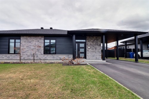 1983 Rue du Merlot  Saguenay (Chicoutimi), QC G7H 0N1
