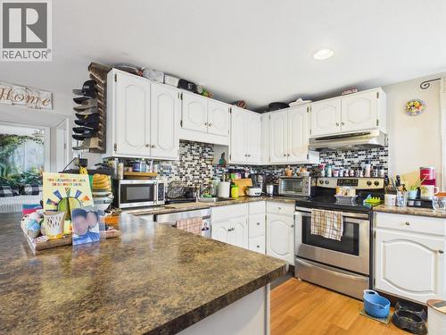 37 Windmill Crescent, Williams Lake, BC - Indoor Photo Showing Kitchen With Double Sink