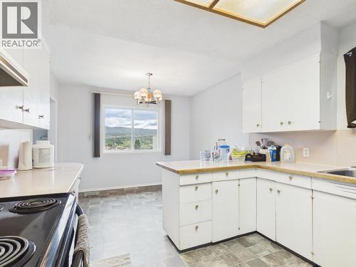 37 Windmill Crescent, Williams Lake, BC - Indoor Photo Showing Kitchen