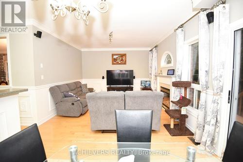 521 Navigator Drive, Mississauga, ON - Indoor Photo Showing Living Room