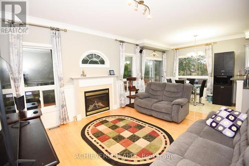 521 Navigator Drive, Mississauga, ON - Indoor Photo Showing Living Room With Fireplace