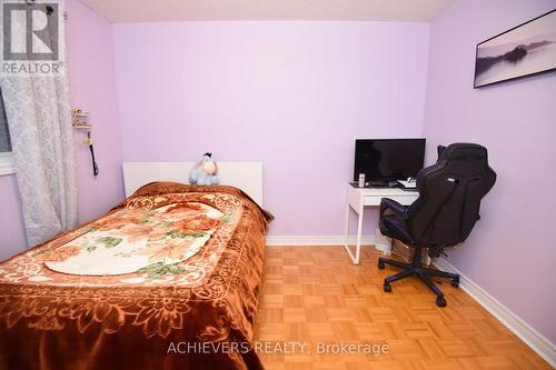521 Navigator Drive, Mississauga, ON - Indoor Photo Showing Bedroom