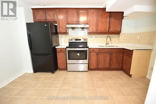 521 Navigator Drive, Mississauga, ON - Indoor Photo Showing Kitchen