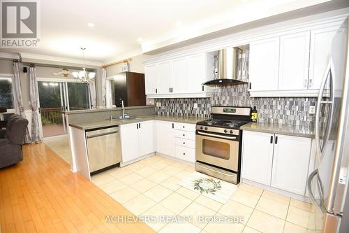 521 Navigator Drive, Mississauga, ON - Indoor Photo Showing Kitchen