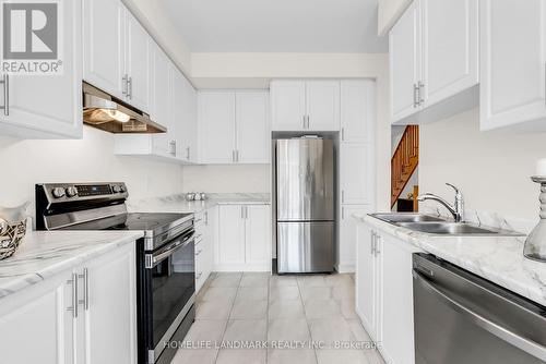 21 Sapphire Way, Thorold, ON - Indoor Photo Showing Kitchen With Double Sink