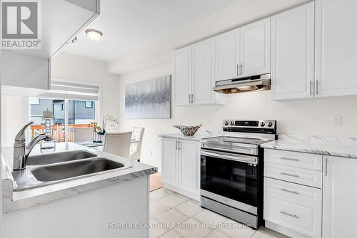 21 Sapphire Way, Thorold, ON - Indoor Photo Showing Kitchen With Double Sink