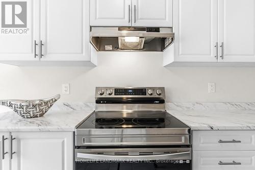 21 Sapphire Way, Thorold, ON - Indoor Photo Showing Kitchen