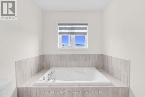 21 Sapphire Way, Thorold, ON - Indoor Photo Showing Bathroom