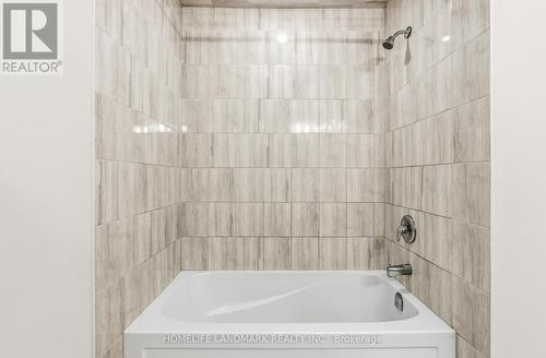 21 Sapphire Way, Thorold, ON - Indoor Photo Showing Bathroom