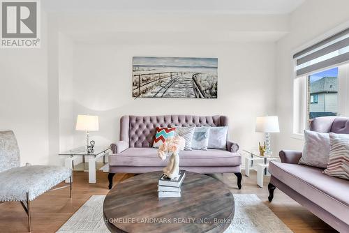 21 Sapphire Way, Thorold, ON - Indoor Photo Showing Living Room