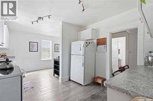 236 I Avenue N, Saskatoon, SK - Indoor Photo Showing Kitchen