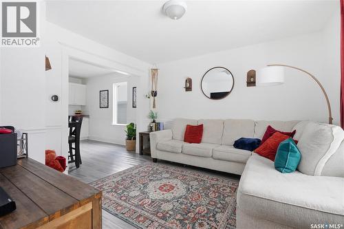 236 I Avenue N, Saskatoon, SK - Indoor Photo Showing Living Room