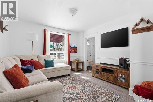 236 I Avenue N, Saskatoon, SK - Indoor Photo Showing Living Room
