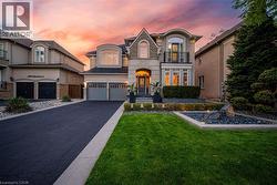 3305 MISTWELL Crescent Oakville, ON L6L 0A3