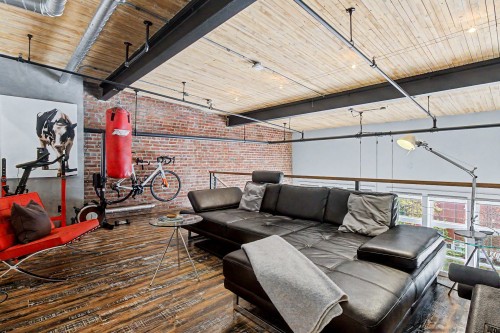 Mezzanine - 212-2182 Av. Lamothe, Saint-Hyacinthe, QC - 