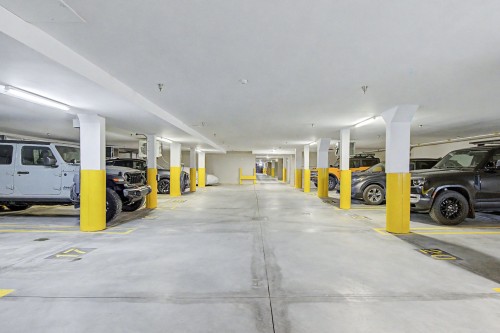 Garage - 212-2182 Av. Lamothe, Saint-Hyacinthe, QC - Indoor Photo Showing Garage
