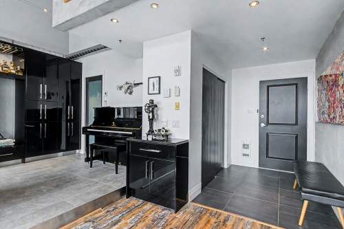 Mud Room - 212-2182 Av. Lamothe, Saint-Hyacinthe, QC - Indoor
