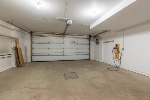 Garage - 19 Tsse Van-Gogh, Pointe-Claire, QC - Indoor Photo Showing Garage