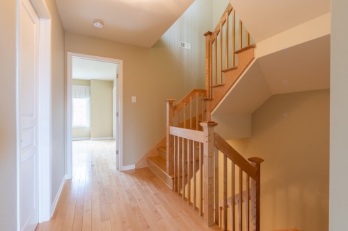 Escalier - 19 Tsse Van-Gogh, Pointe-Claire, QC - Indoor Photo Showing Other Room