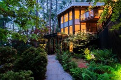 1457 Howcrest Rd North Saanich, BC V8L 5K1