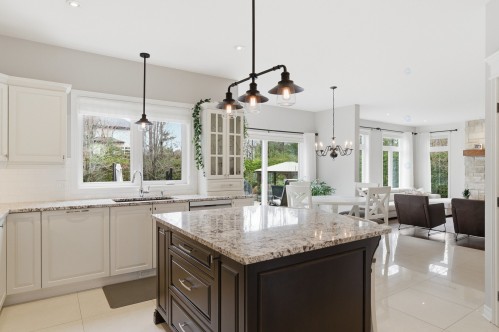 Cuisine - 16500 Rue Du Jade, Mirabel, QC - Indoor Photo Showing Kitchen With Upgraded Kitchen