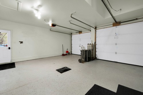Garage - 16500 Rue Du Jade, Mirabel, QC - Indoor Photo Showing Garage