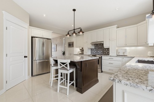 Cuisine - 16500 Rue Du Jade, Mirabel, QC - Indoor Photo Showing Kitchen With Upgraded Kitchen