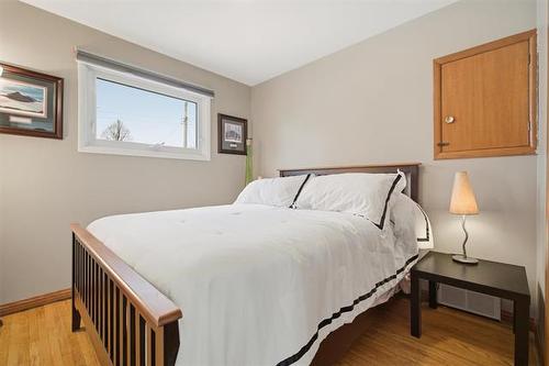 1215 De Graff Pl, Winnipeg, MB 