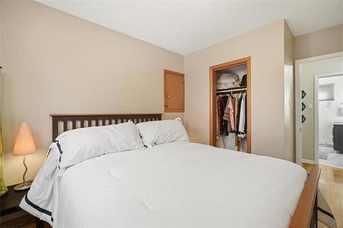 1215 De Graff Pl, Winnipeg, MB 