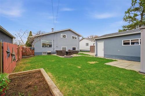 1215 De Graff Pl, Winnipeg, MB 
