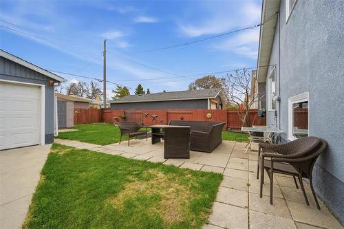 1215 De Graff Pl, Winnipeg, MB 