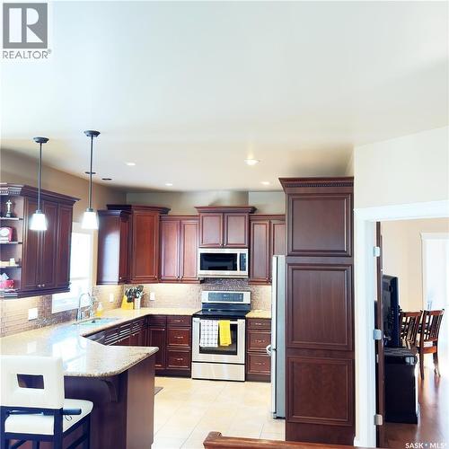 82 Estates Drive, Elk Ridge, SK - Indoor Photo Showing Kitchen With Stainless Steel Kitchen